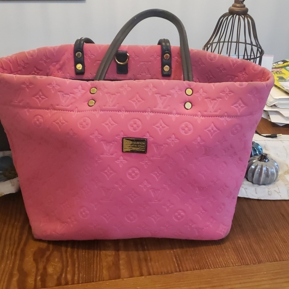 Louis Vuitton Handbags - Louis Vuitton Special Edition Pink Neverful